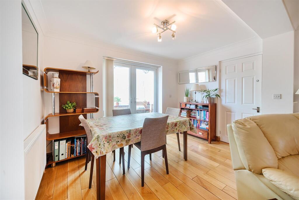 House in Bedford, Brickhill - More