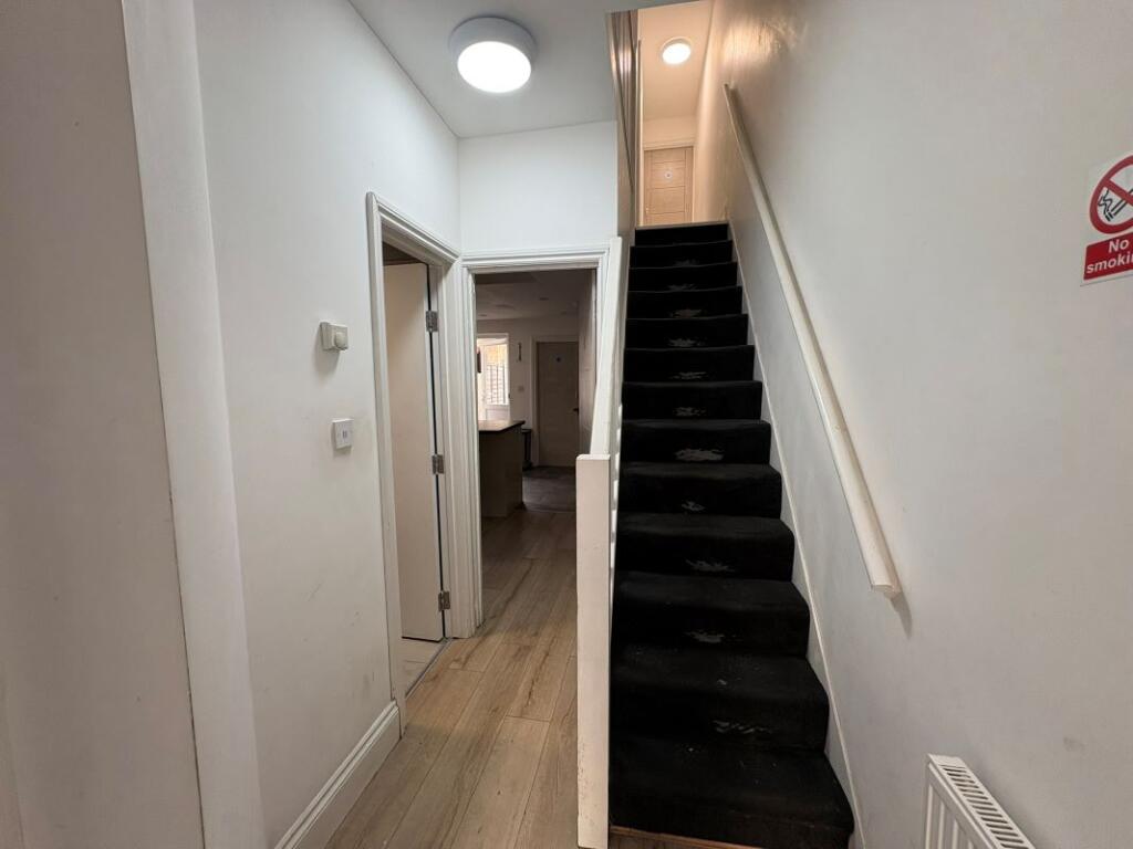 36 Edinburgh Road, London, E13 9HS photo 4