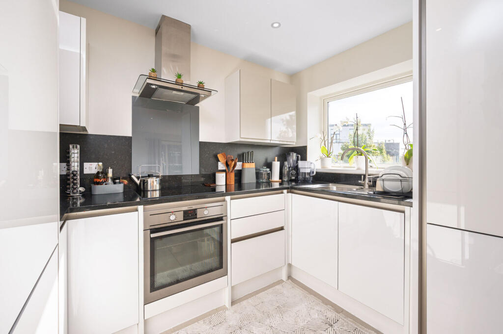 Main image of property: Sambroke Square, North Finchley, Barnet, EN4