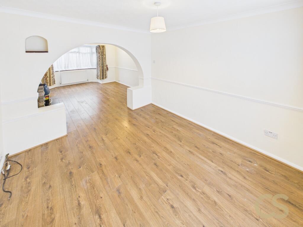 House in Broxbourne, Waltham Cross - View 4