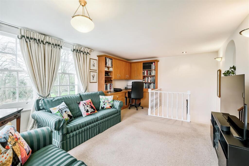 House in Ilford - More