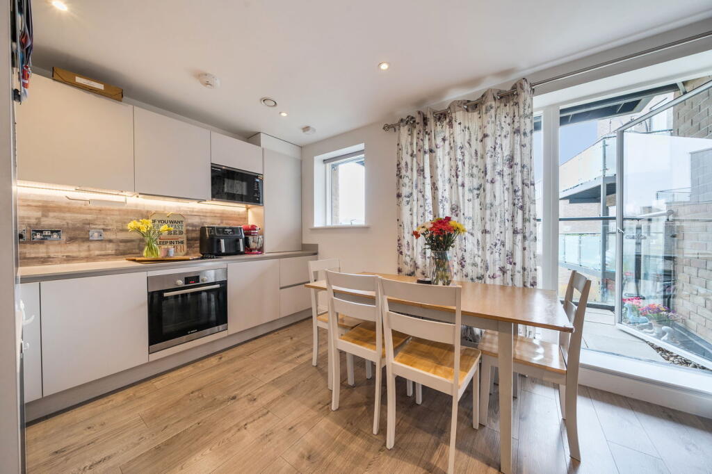 Bruce Grove, Orpington, BR6 0HF, Orpington
