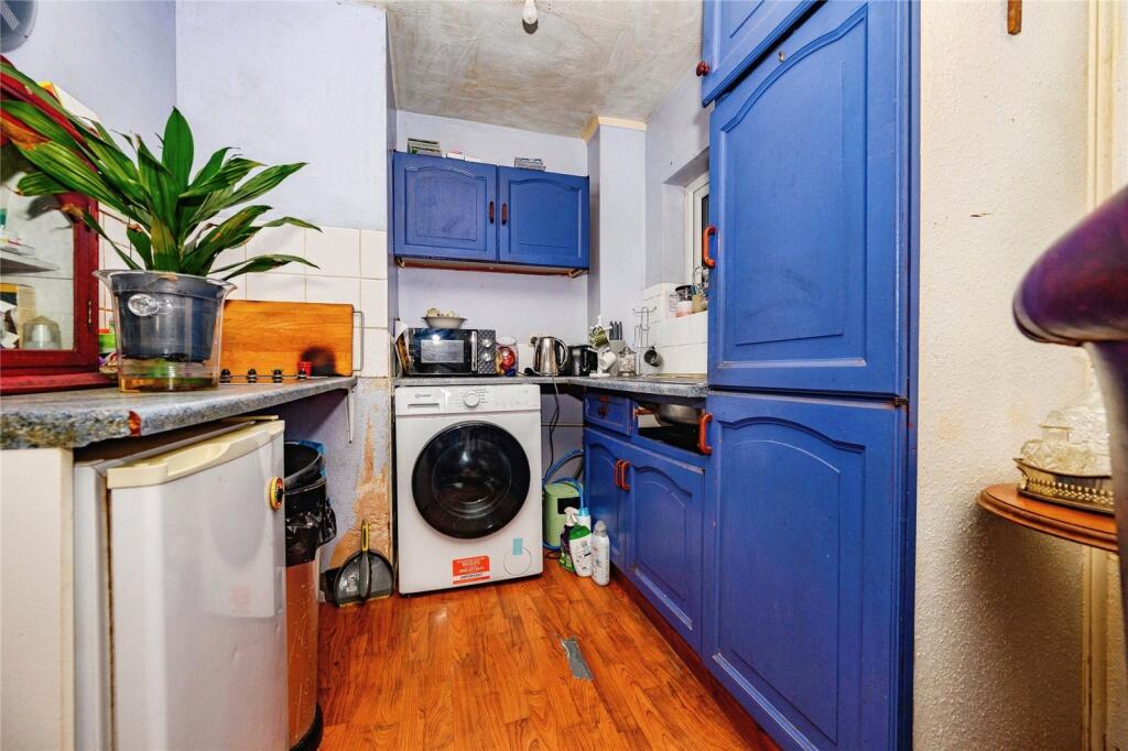 Apartment in Dunstable, Central Bedfordshire - View 5