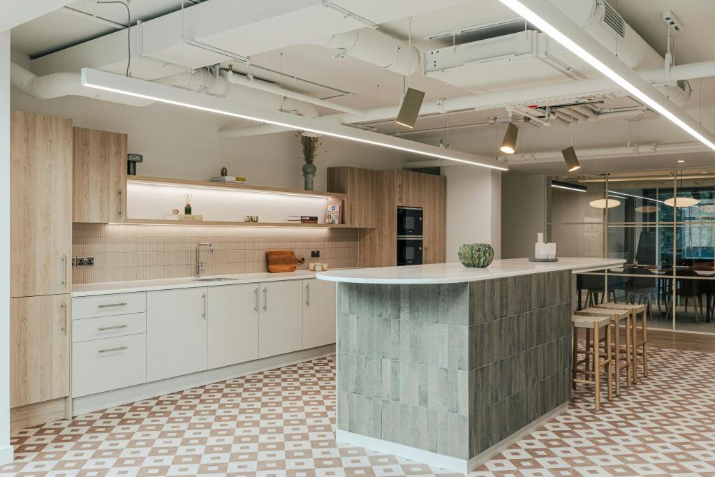 a75b2e002e219b47c00e6c282a722c64-bower-building-floor-413.jpg