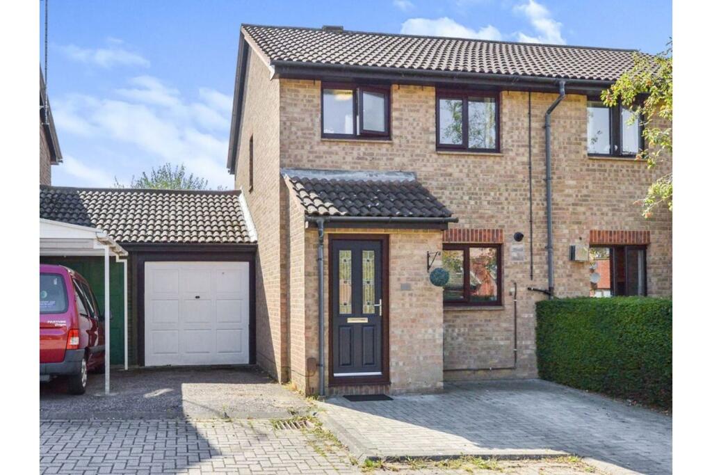 Main image of property: Brayton Court, Shenley Lodge, Milton Keynes, MK5