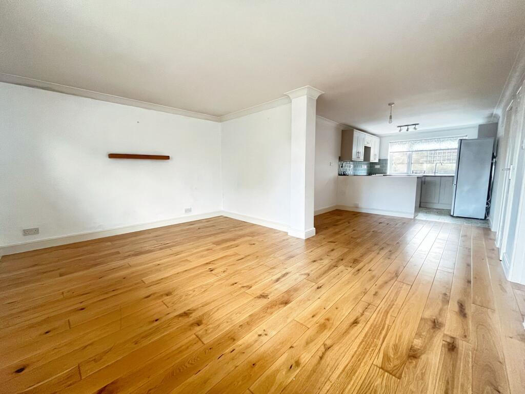 2 Limes Court, Cowbridge, The Vale of Glamorgan CF71 7BL photo 2