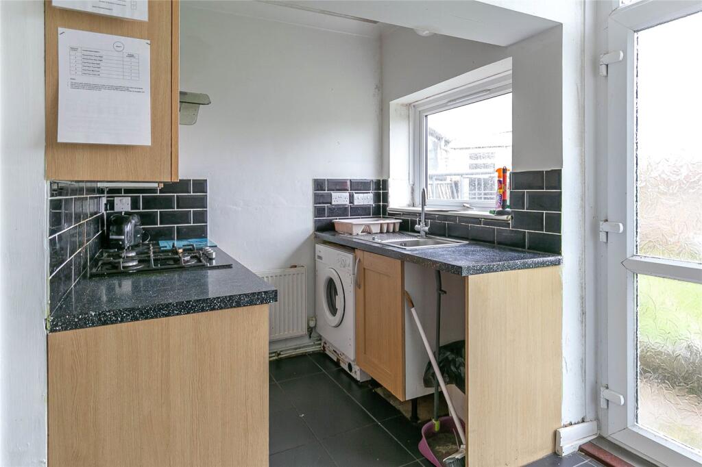 6 bedroom detached house for rent