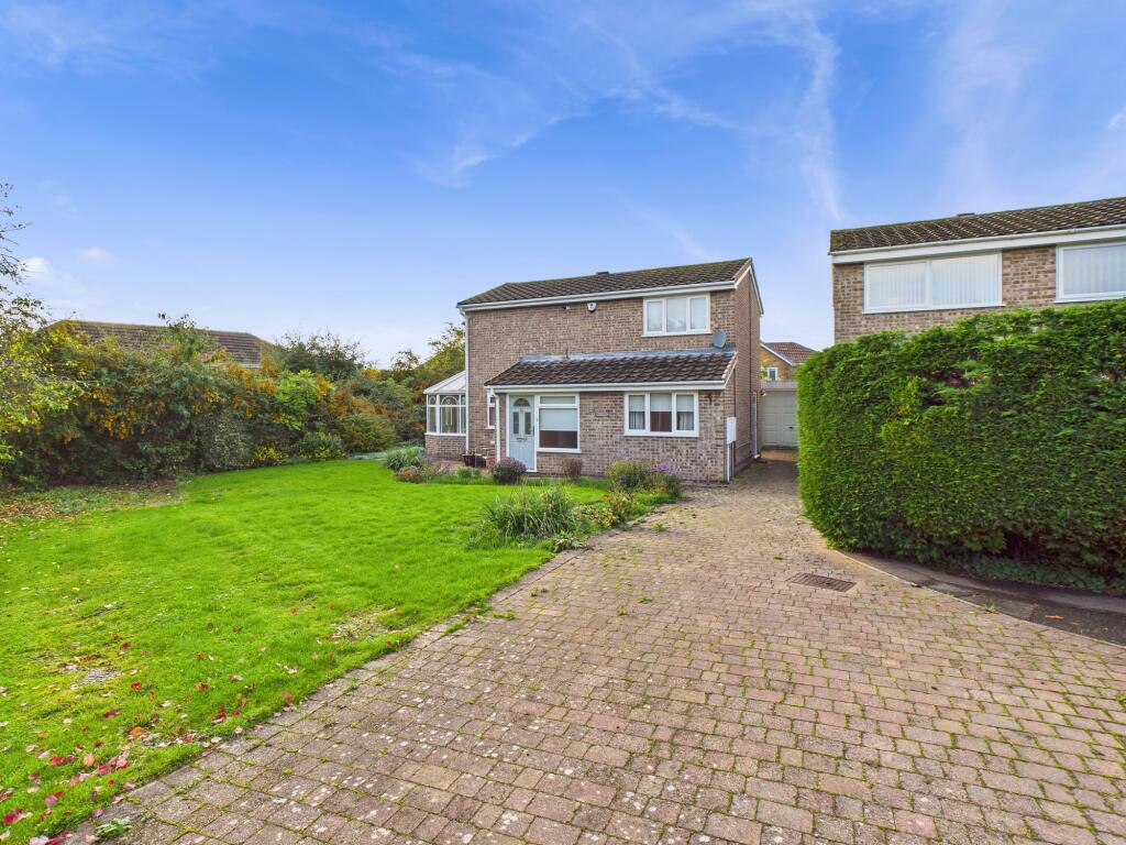 3-bed detached on Briarwood Way, Littleover, £325,000