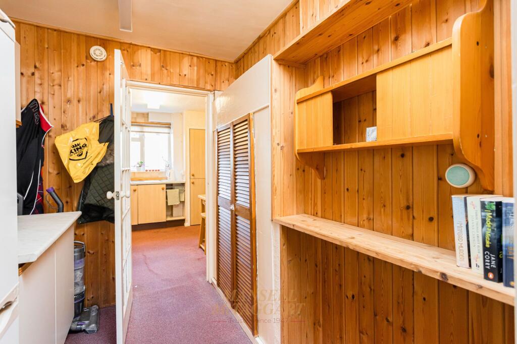 House in Crawley, Ifield - View 5