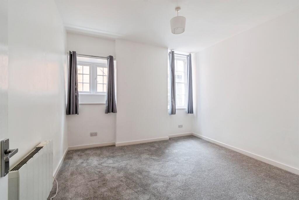 Apartment in Bath, Trowbridge - View 4