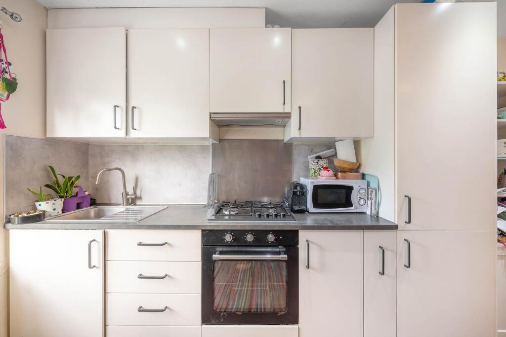 House in London - View 5