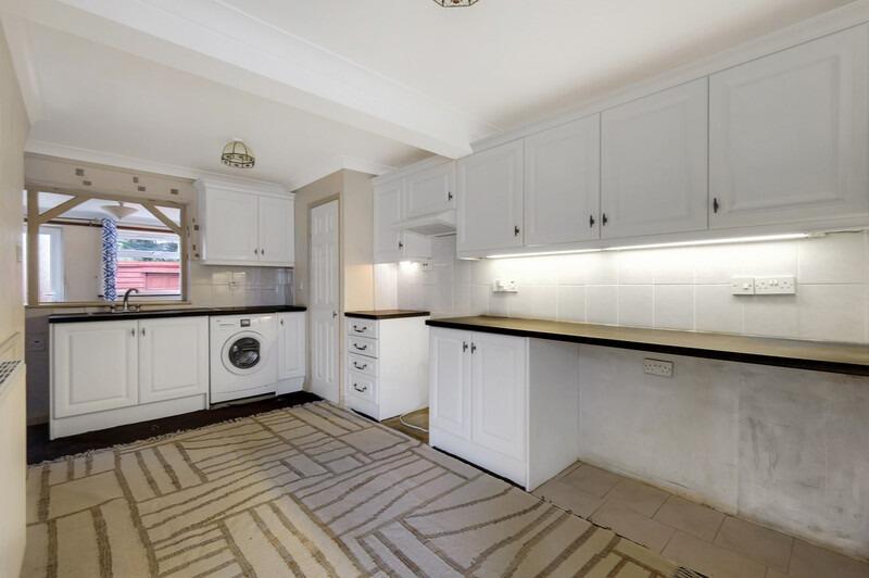Herondale, Basildon, Essex, SS14 photo 3