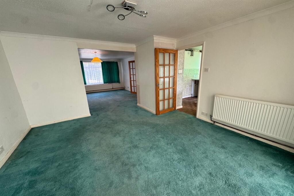 House in London, Selsdon - More