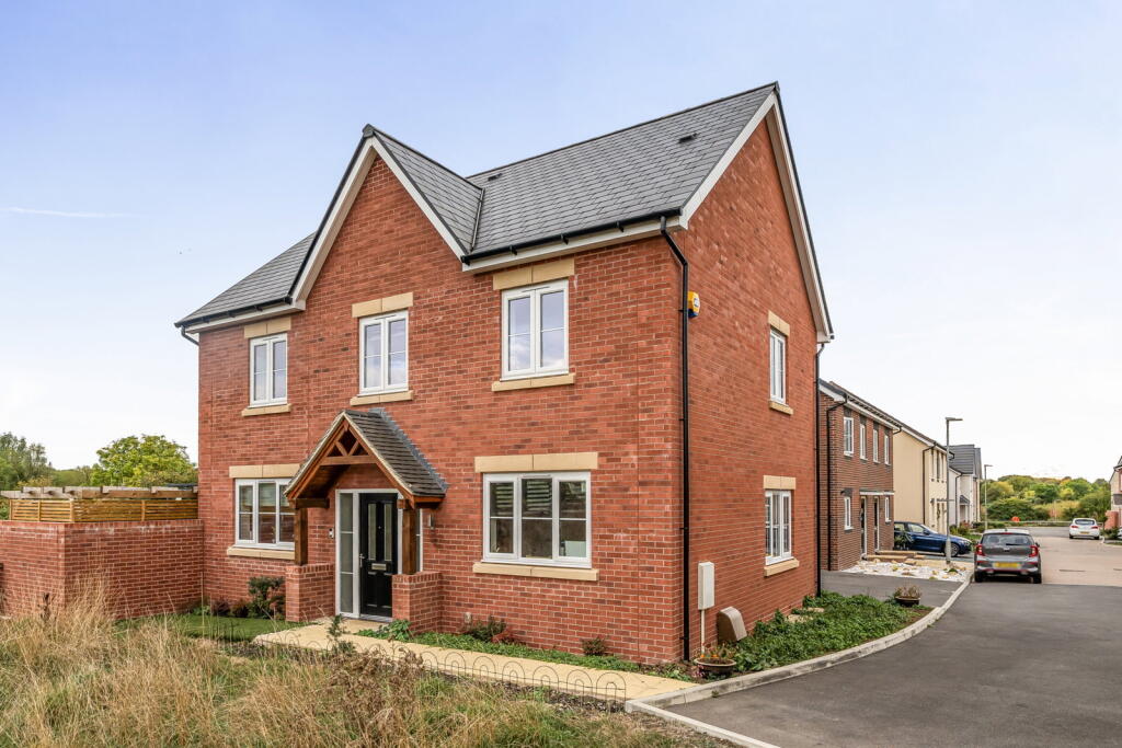 4-bed detached on Callum Way, westbury, BA13 4FY, £395,000