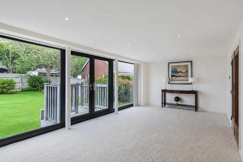 House in Poole, Canford Cliffs - More