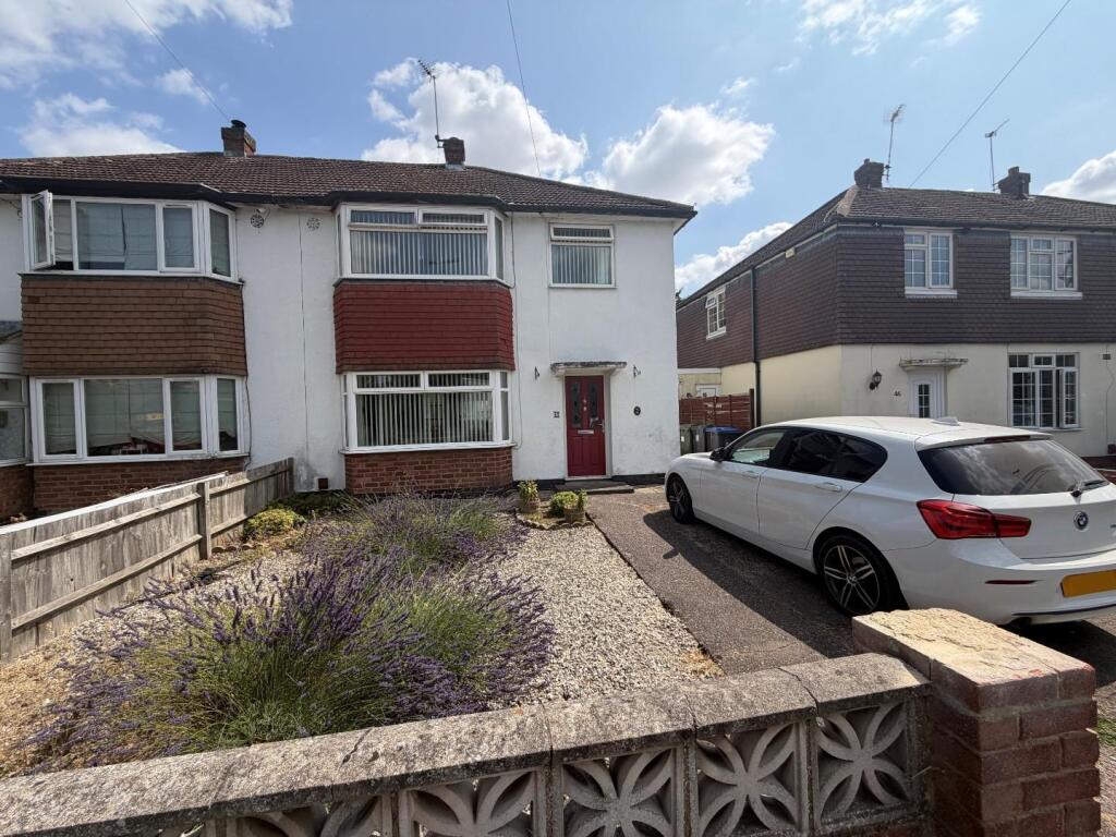 3-bed semi-detached on Hampton Road, Warwick, £300,000