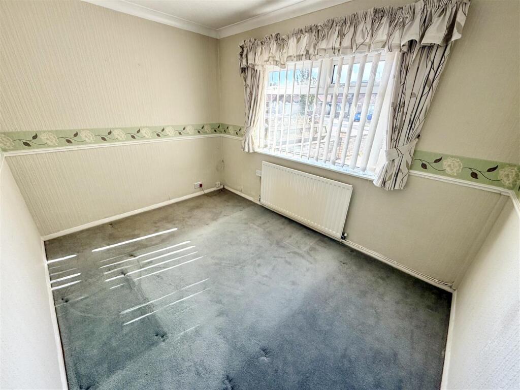 House in Solihull, Ulverley Green - More
