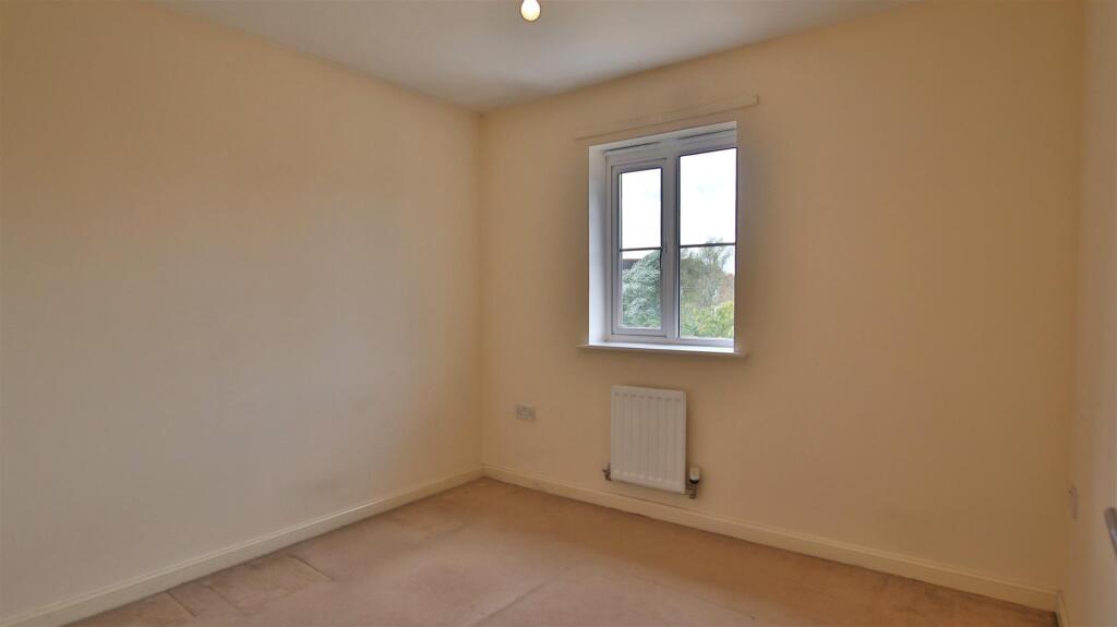 House in Gloucester - View 4