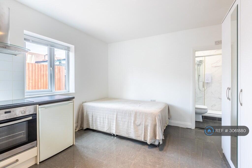 Apartment in London - View 3