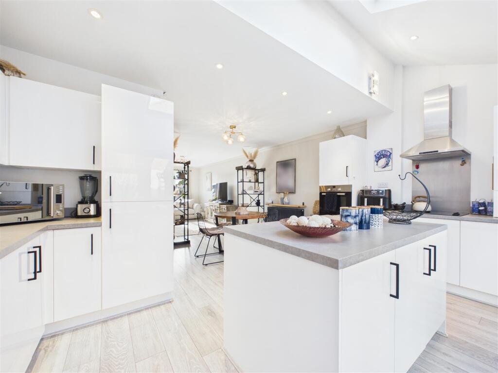 House in Worcester - View 5