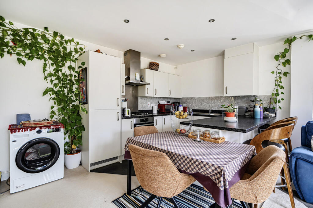 Apartment in Reading - View 5