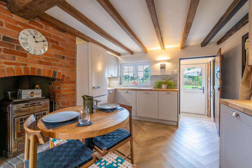 House in Stoke-on-Trent - More
