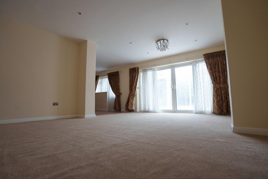 George V Avenue, Pinner, Middlesex, HA5 photo 4