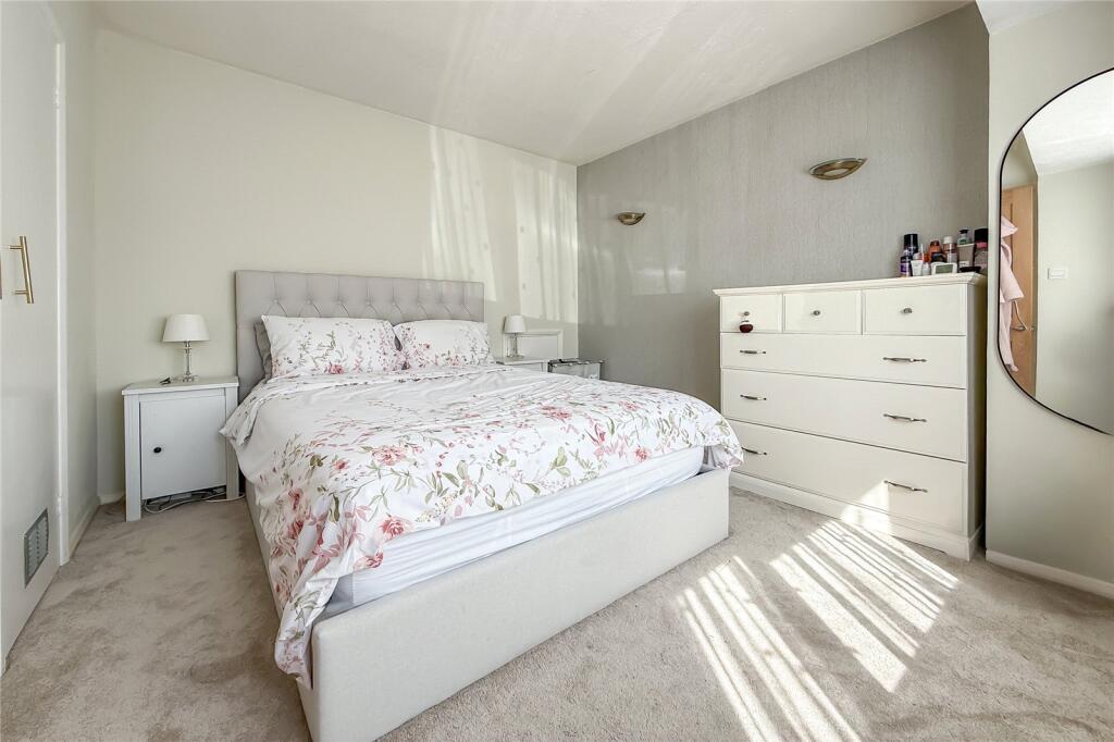 Apartment in St Albans, Fleetville - More
