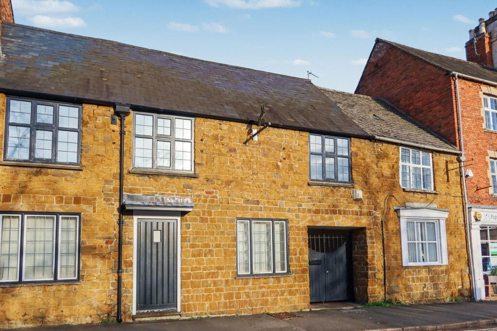 1-bed flat on Woolpack Mews, Banbury, £150,000