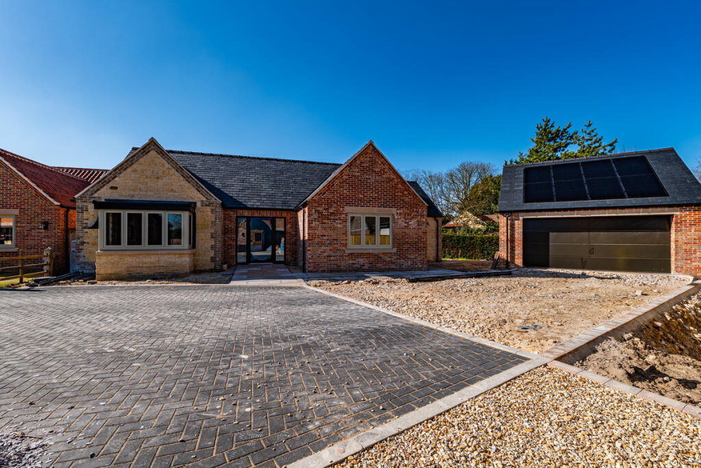 House in North Kesteven, Dunston - More