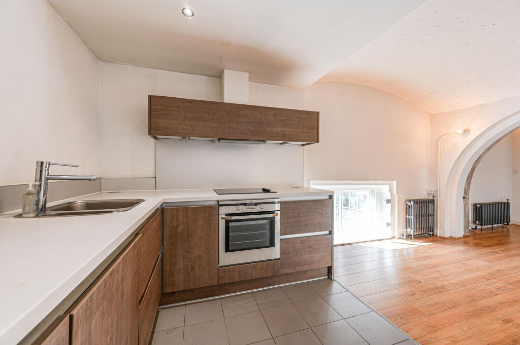 Apartment in London - View 5