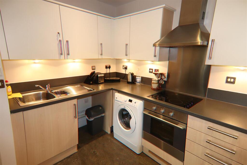 Apartment in Orpington, Broom Hill, Goddington - View 5