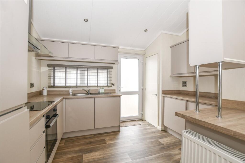 Pinewood Caravan Park, Wokingham, Berkshire, RG40 photo 4