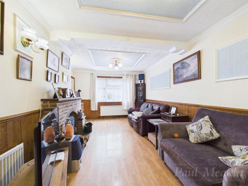 House in Croydon - View 4