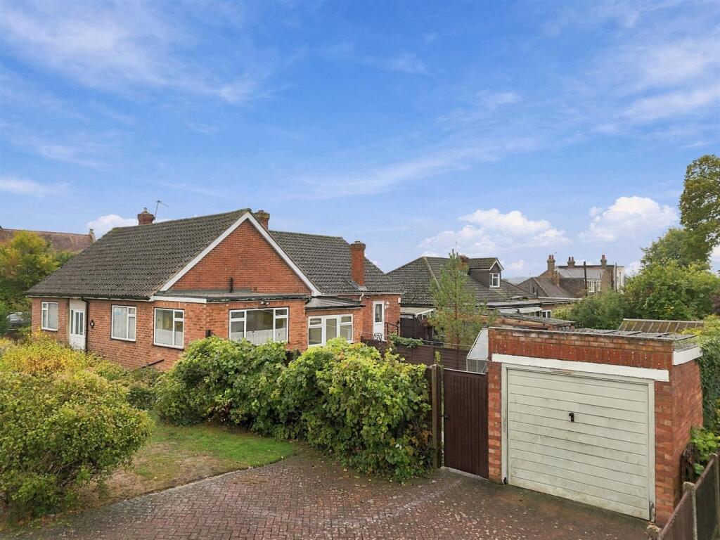 Homefield Road - Ware - Chain Free photo 4