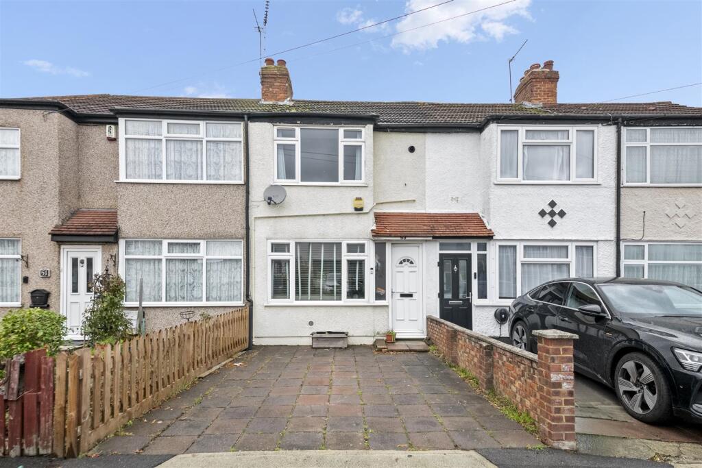 2-bed terraced on Oakleigh Road, Hillingdon, £435,000