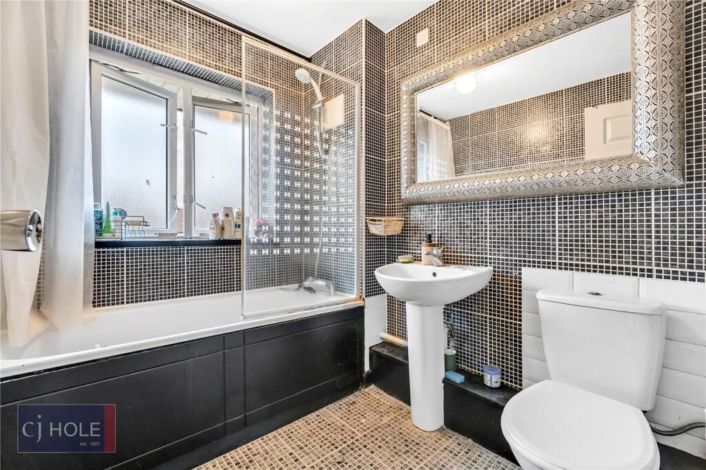 5 bedroom semi-detached house for rent