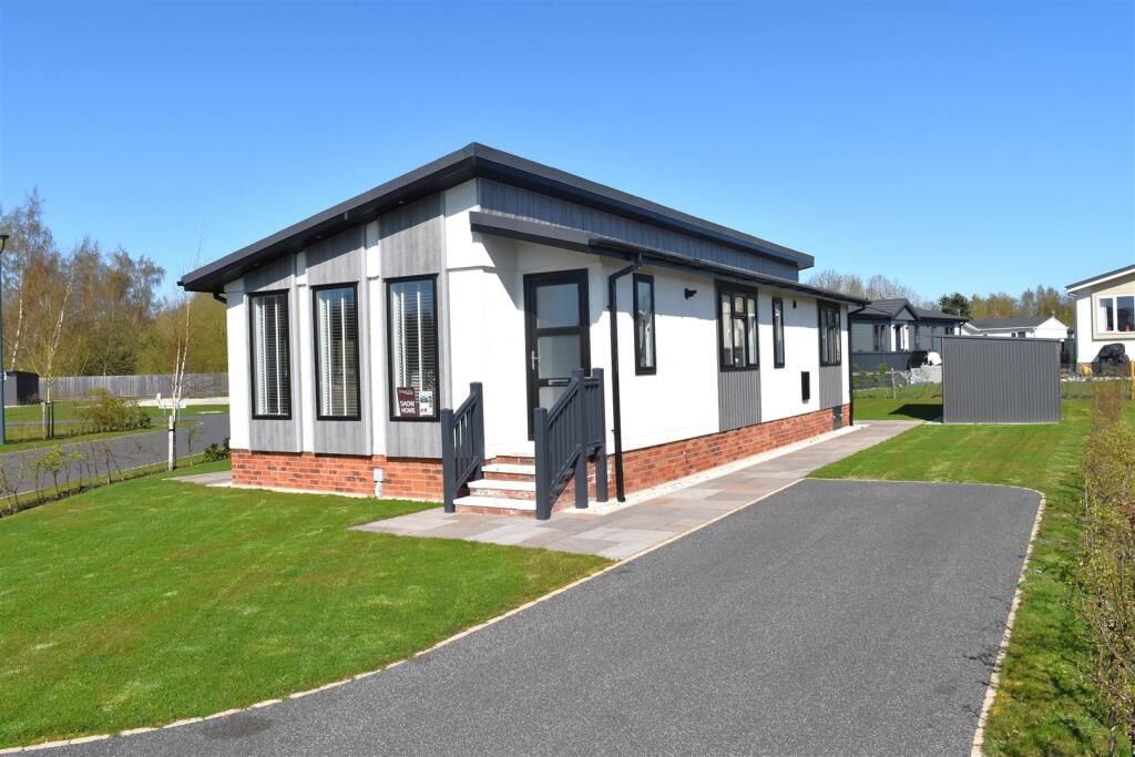 2-bed caravan on Woodland View, Gateforth Park, Selby, £267,915
