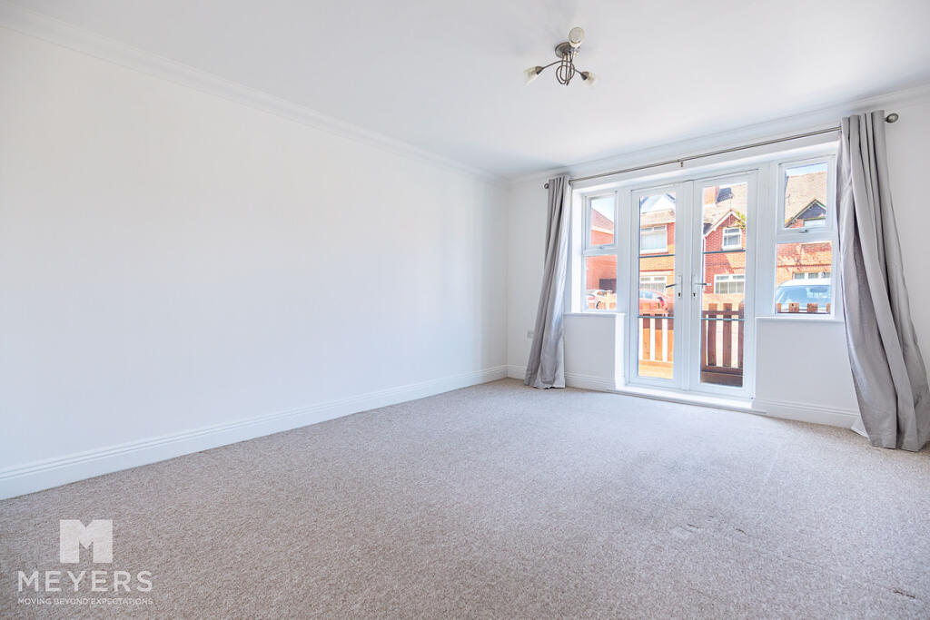 Apartment in Christchurch, Southbourne, Bournemouth - View 2