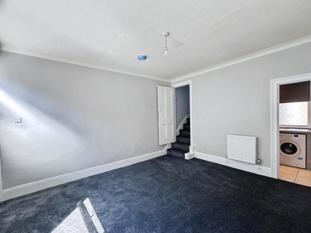 Claremont Street, Cleckheaton, BD19 - View 5