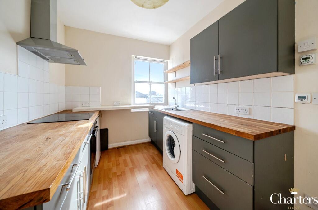 Apartment in Brighton, Round Hill - More