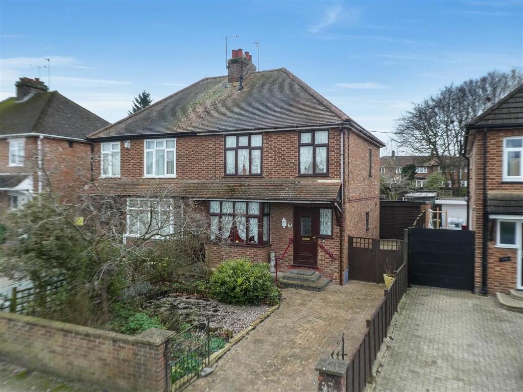 3-bed semi-detached on Water Eaton Road, Bletchley, Milton Keynes, £340,000
