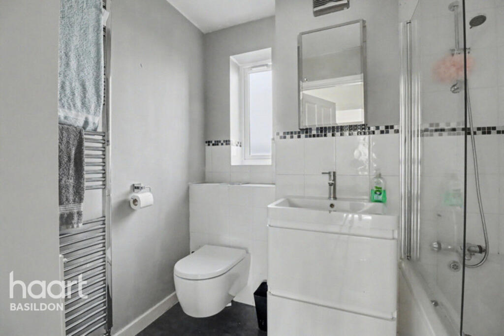 Apartment in Basildon, Essex - View 5