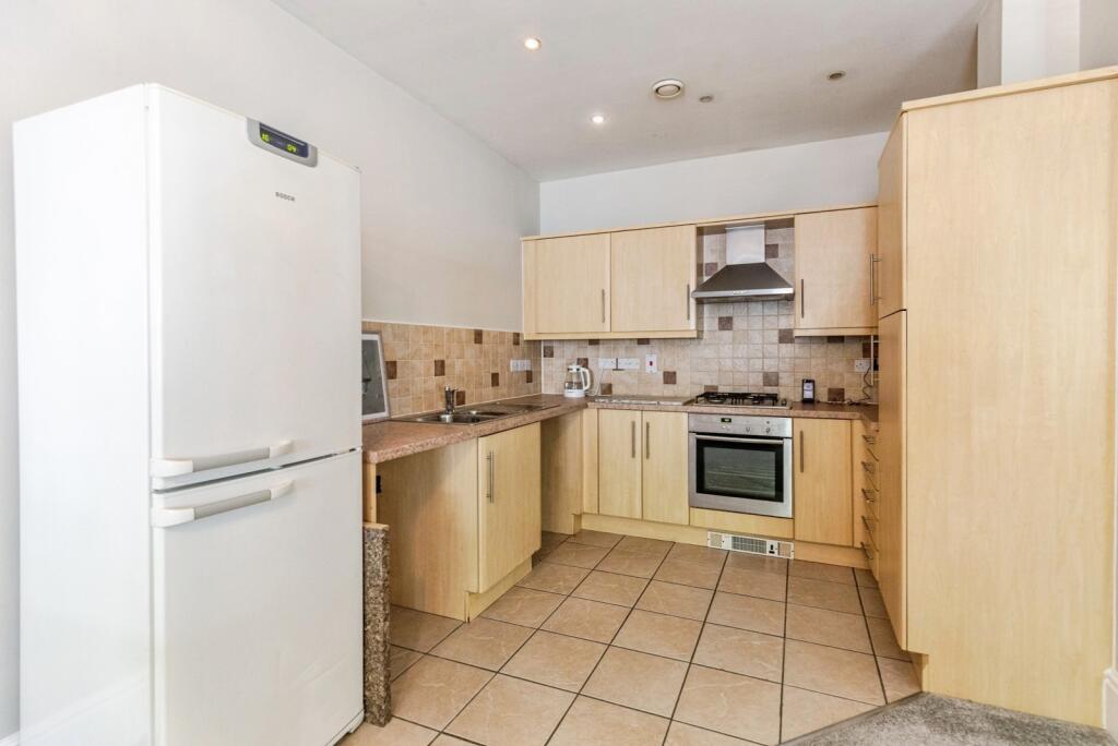 Apartment in Upton, St Crispin's - More