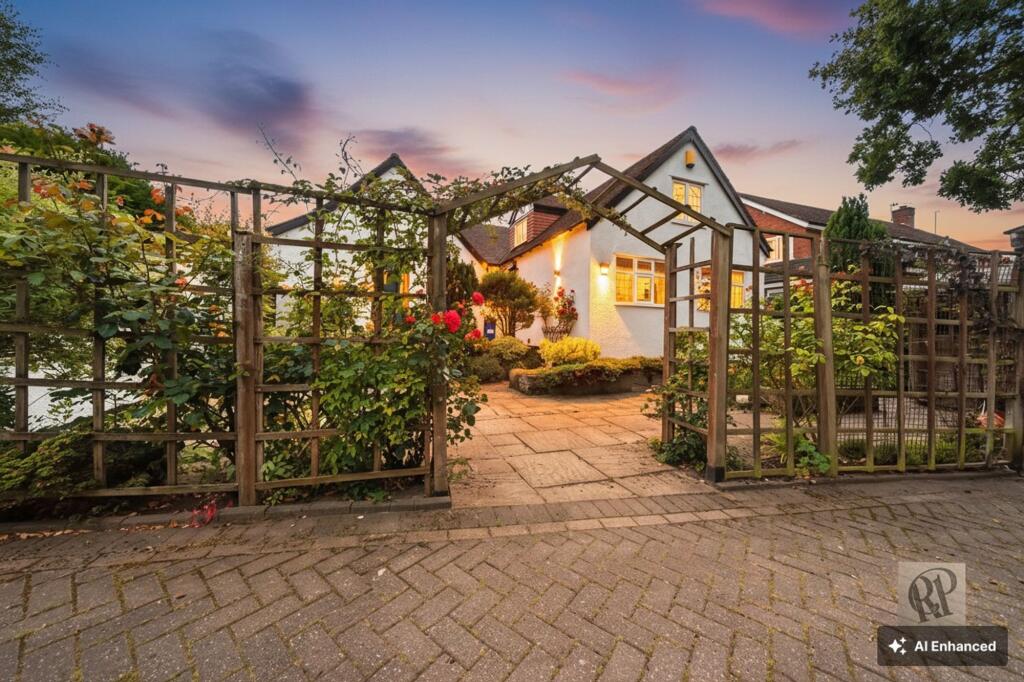 4-bed detached on St. Michaels Avenue, Bramhall, SK7, £799,950