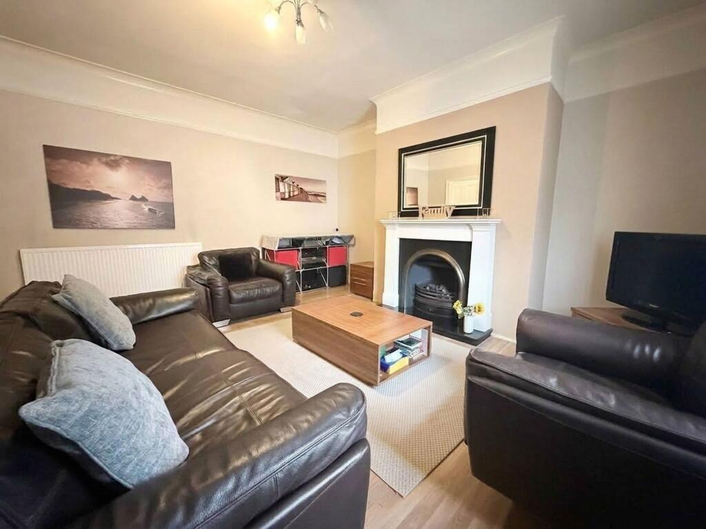 House in Kirklees, Mirfield - View 4