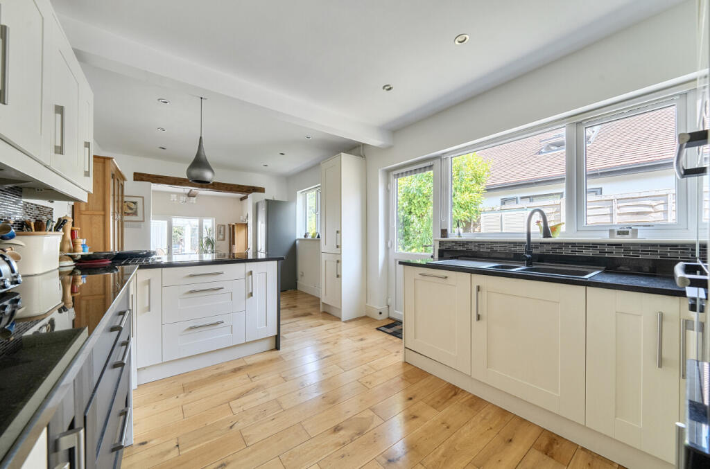 House in Bracknell - More