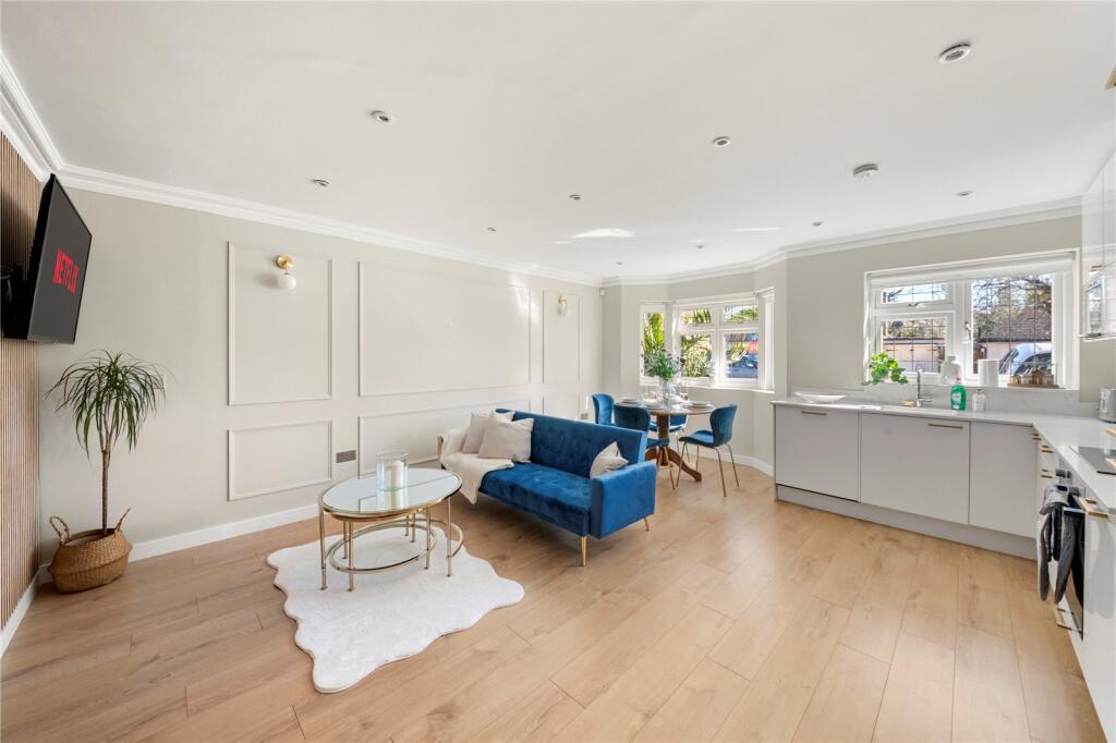 Manor Gardens, Ruislip photo 2