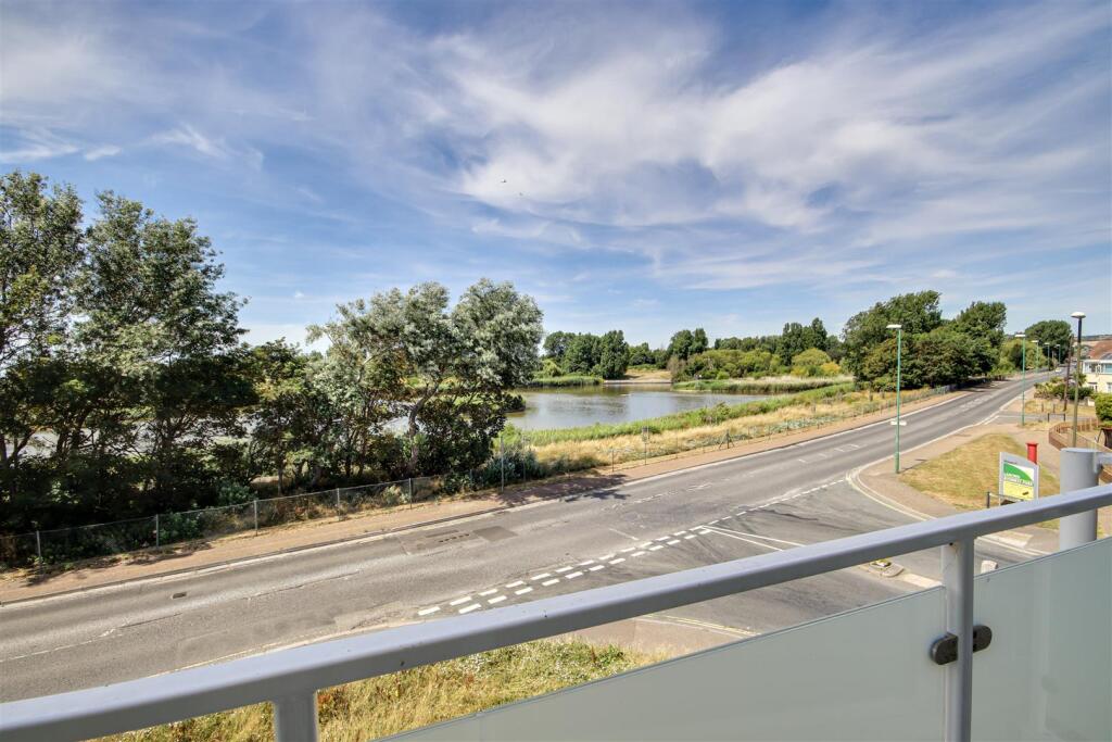 Apartment in Lancing - View 3