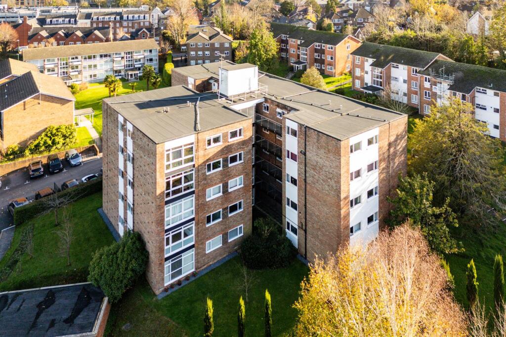 3-bed flat on Kipling Court, Haywards Heath, £280,000